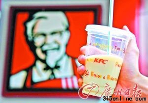 肯德基售價(jià)6.5元的冰豆?jié){。 記者莫偉濃 實(shí)習(xí)生蘇俊杰 攝
