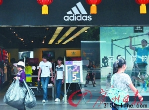涉事品牌深圳店面銷售正常。 涉事品牌深圳店面銷售正常。