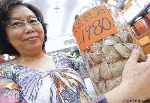 科大中藥研發中心主任詹華強指,抽查的本地47個樣本均驗出含亞硝酸鹽和硝酸鹽。 明報圖