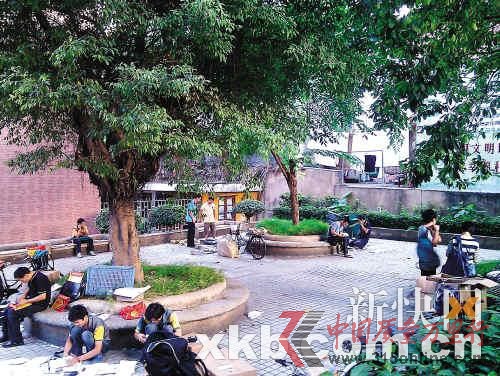 中大南校區的固定派件點。陳海生/攝