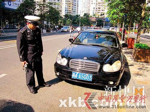 湘A·A5003”目前已被扣留。新快報記者 黃學(xué)民/攝