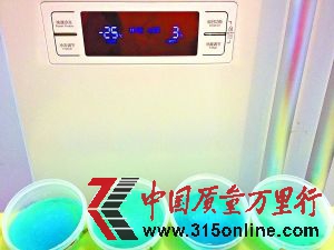 照片中的4個(gè)樣品分別為神力、皓潔、玉潔和稀釋過的藍(lán)星。